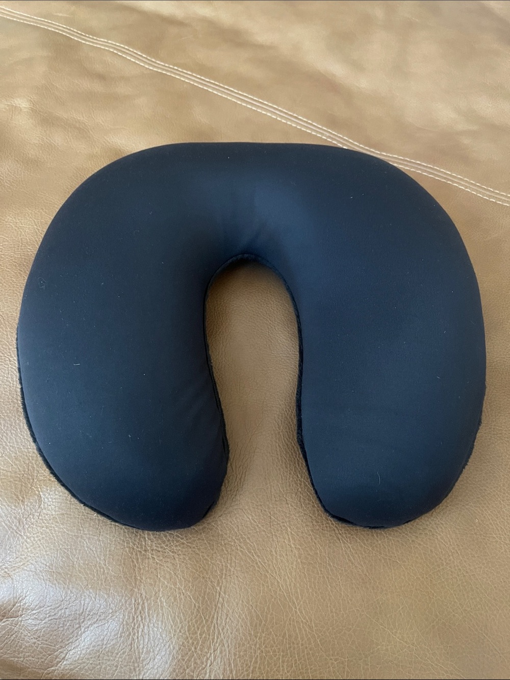 Brookstone Plush Black U-Shaped Neck Pillow - Travel Comfort - Picture 4 of 4